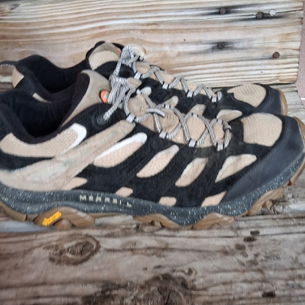 Merrell Men's Black and Tan Athletic Shoes - Picture 8 of 11